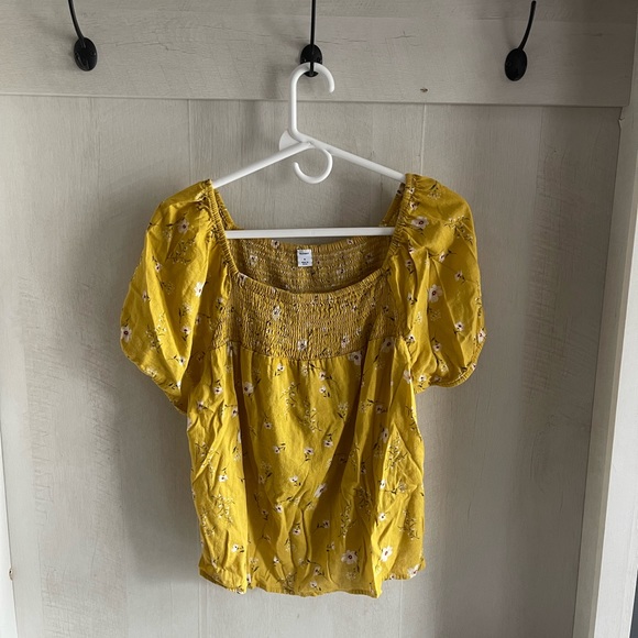 💛Old Navy Yellow Floral Top 💛 - Picture 2 of 4